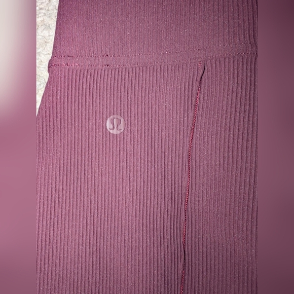 Lululemon womens maroon ribbed straight leg pants with pockets size 2 - Picture 4 of 5